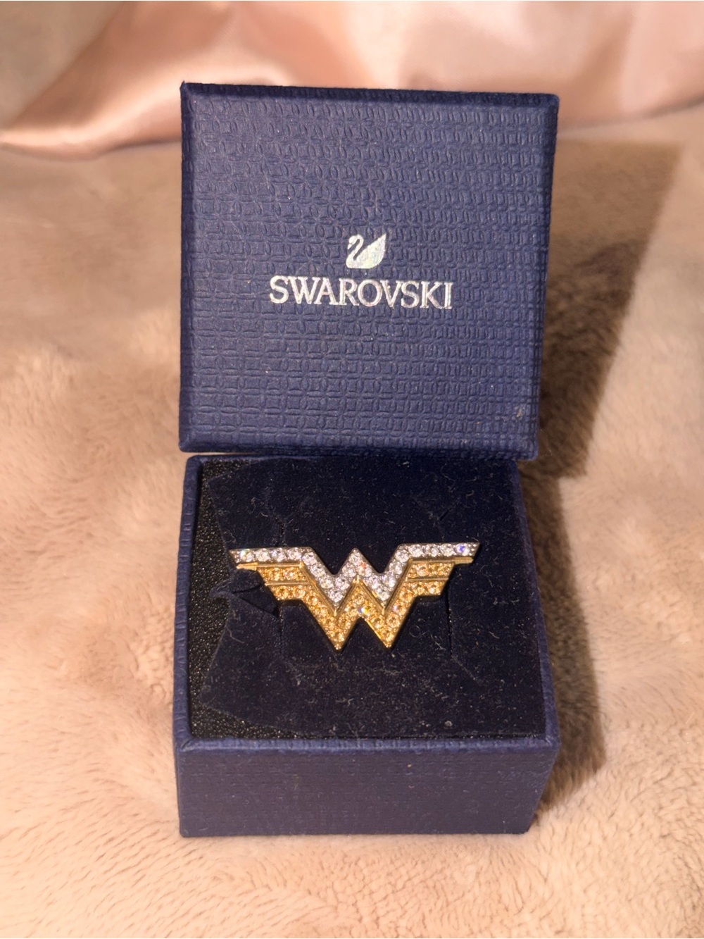 Swarovski x DC Wonder Woman 1984 Double-Finger Ring – Crystal Gold Tone + Box